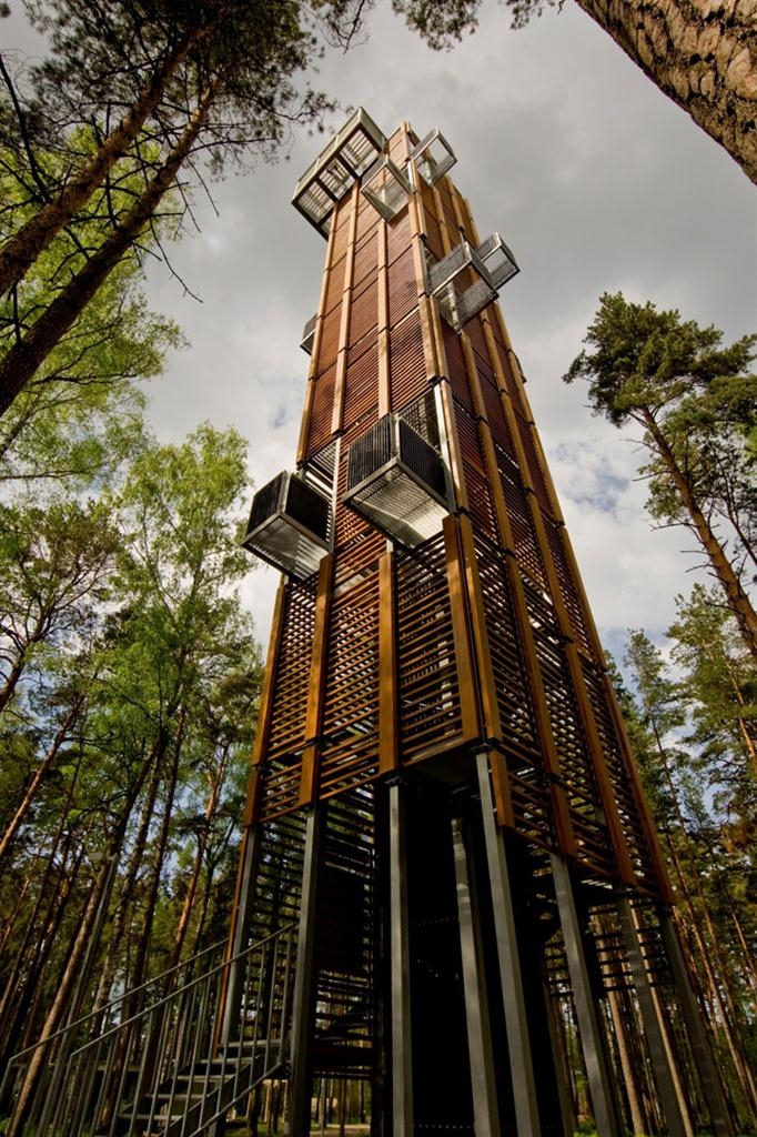 OBSERVATION TOWER / ARHIS森林中的瞭望塔效果图
